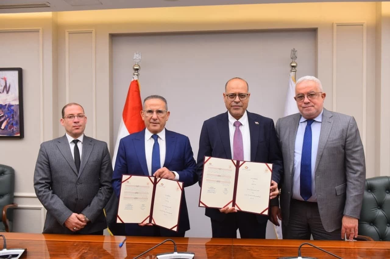 بروتوكول تعاون بين وزارة العمل و إتحاد غرفة السياحة المصرية