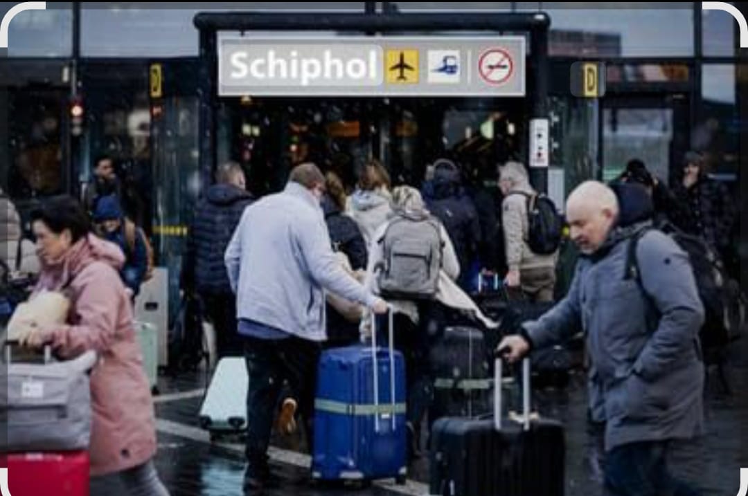 شلل جوي غير مسبوق في أوربا.. انهيار مطار أمستردام يُلغي أكثر من 3300 رحلة